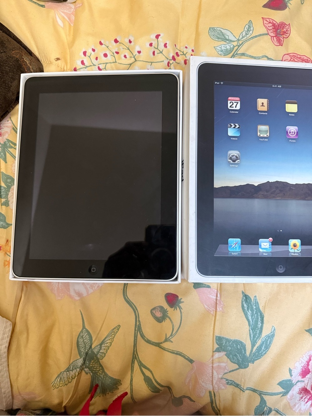 1st Apple iPad Tablet in Black with White Box